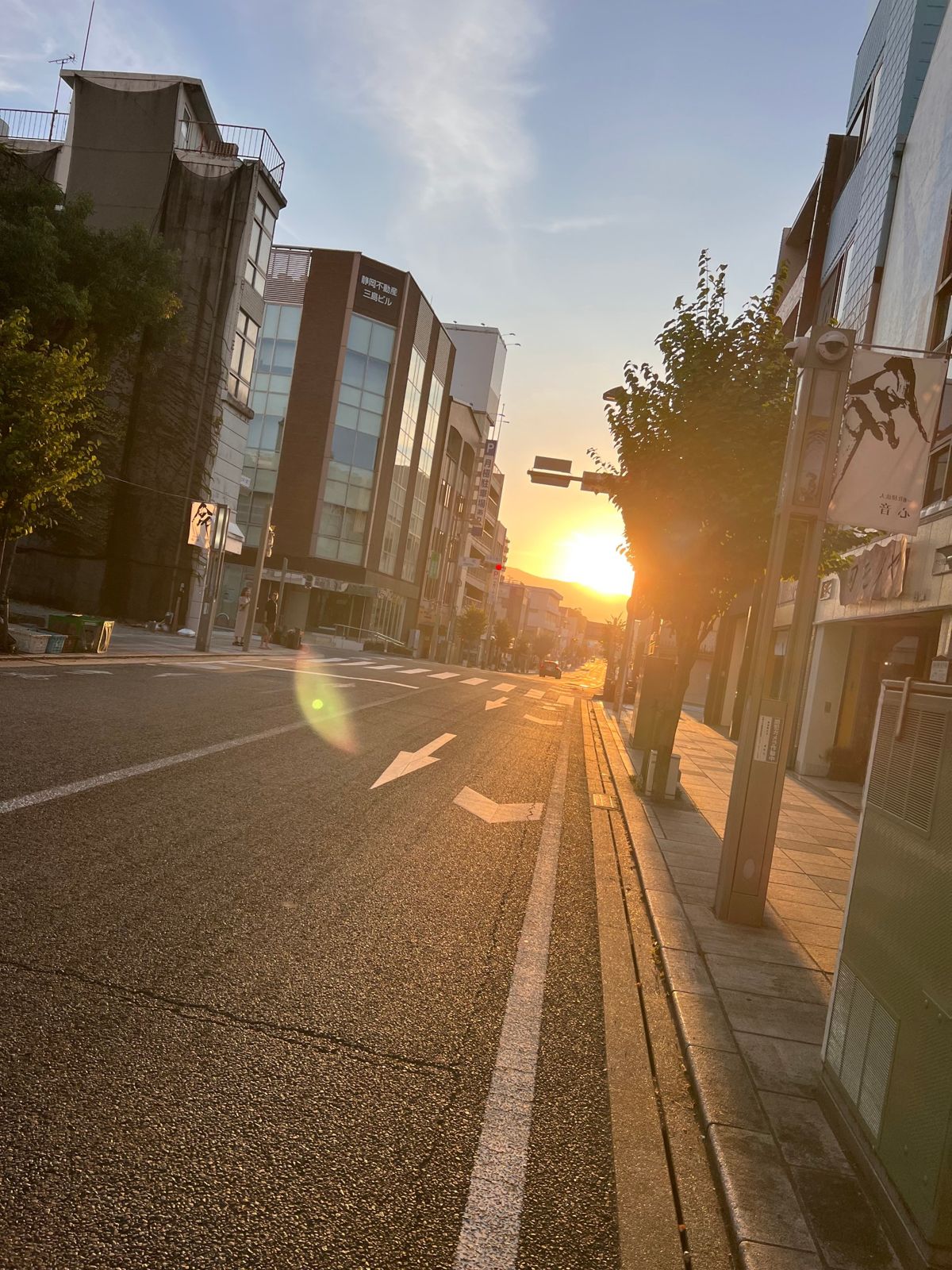 夕暮れの三島・本町通り